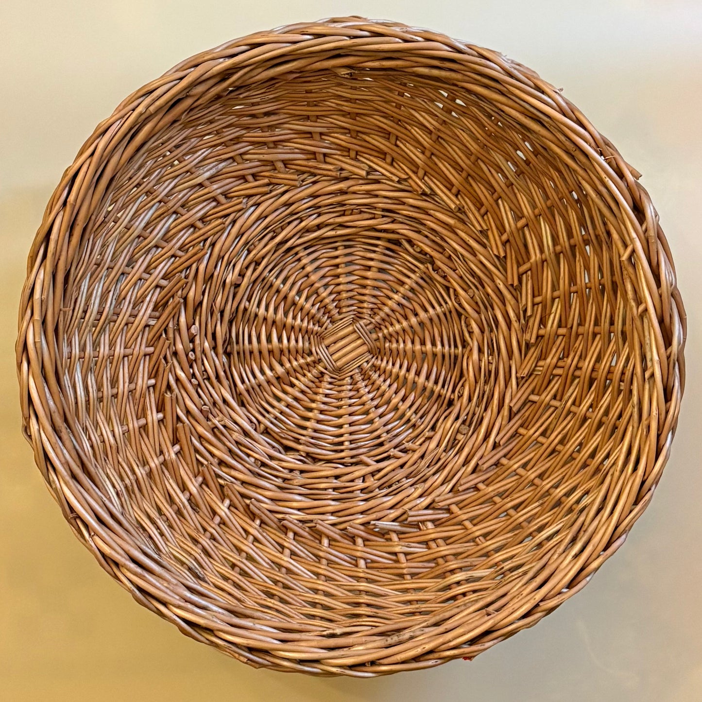 Handgeflochtener Etagen Obstständer